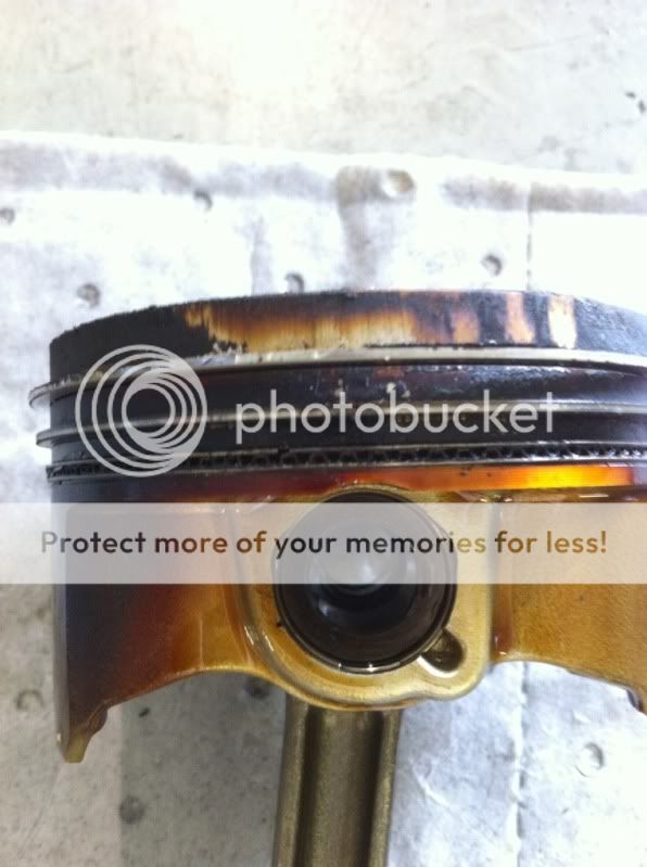 Our thougths on the r18 internals little write up... Piston/rod pics