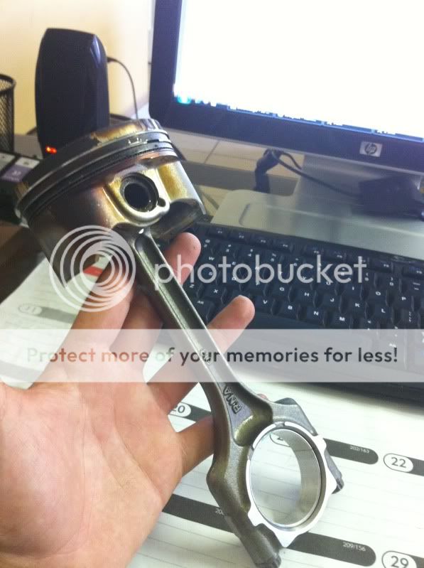 Our thougths on the r18 internals little write up... Piston/rod pics