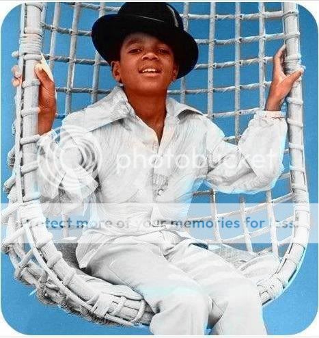 king-of-pop-michael-jackson-13443026-467-494.jpg